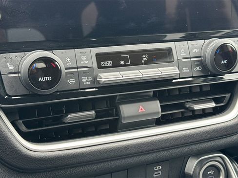 Used 2024 Toyota Grand Highlander image 18