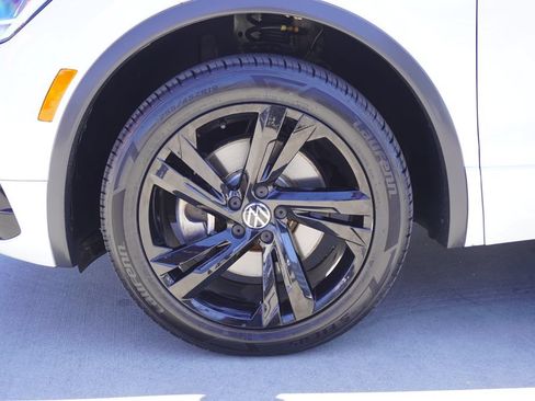 Used 2023 Volkswagen Tiguan SE R-Line FWD image 24