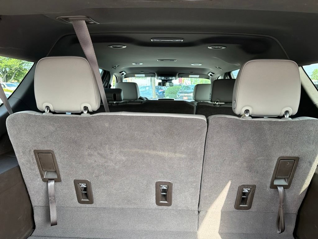 Used 2024 Chevrolet Suburban LT RWD image 12