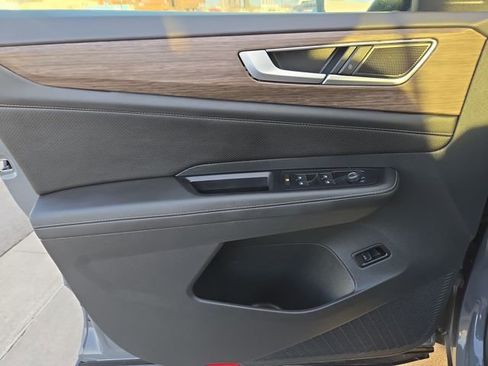 Used 2025 Volkswagen Atlas SEL image 14