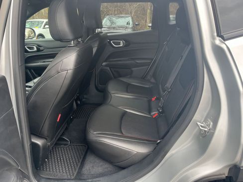 Used 2025 Jeep Compass Trailhawk image 21