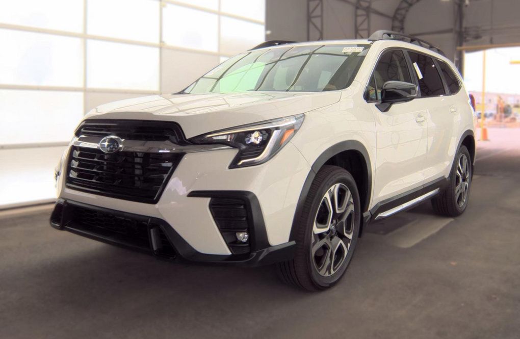 Used 2025 Subaru Ascent Limited w/ Popular Package #2 AWD/4WD image 2