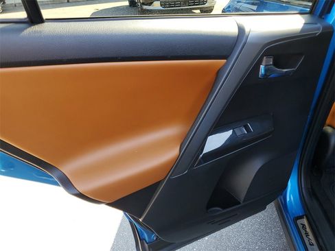 Used 2017 Toyota RAV4 SE image 16