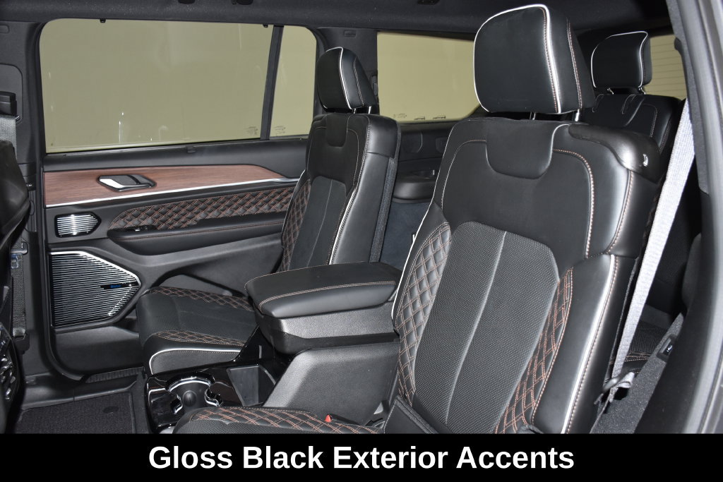 Used 2023 Jeep Grand Cherokee L Summit w/ Advanced Protech Group IV AWD/4WD image 30