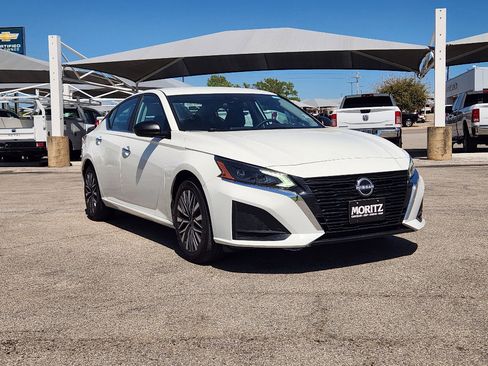 Used 2025 Nissan Altima 2.5 SV image 34