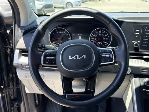 Used 2024 Kia Carnival LX FWD image 18
