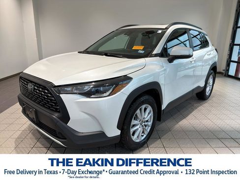 Used 2022 Toyota Corolla Cross LE w/ Moonroof Package FWD image 1