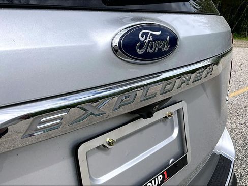 Certified 2018 Ford Explorer XLT w/ Equipment Group 201A AWD/4WD image 33