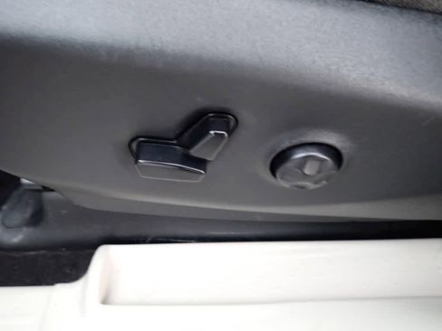 Used 2020 Chrysler Pacifica Touring image 24