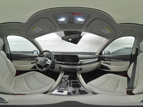 Used 2025 Kia Telluride S FWD image 31