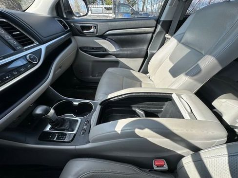 Used 2018 Toyota Highlander Limited image 26