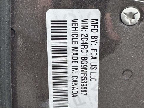 Certified 2021 Chrysler Pacifica Touring-L FWD image 37