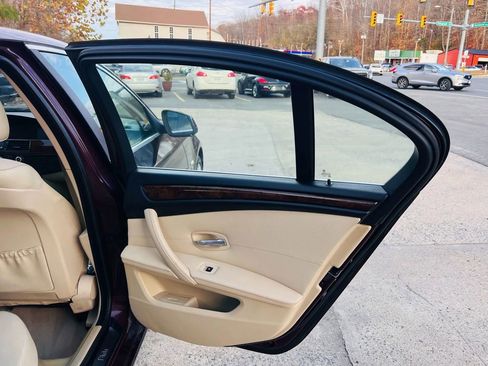 Used 2010 BMW 528i xDrive Sedan image 12