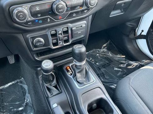 Used 2023 Jeep Wrangler Unlimited AWD/4WD image 16
