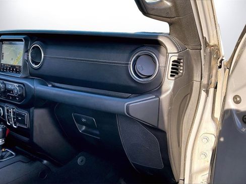 Certified 2018 Jeep Wrangler Unlimited Sahara image 18