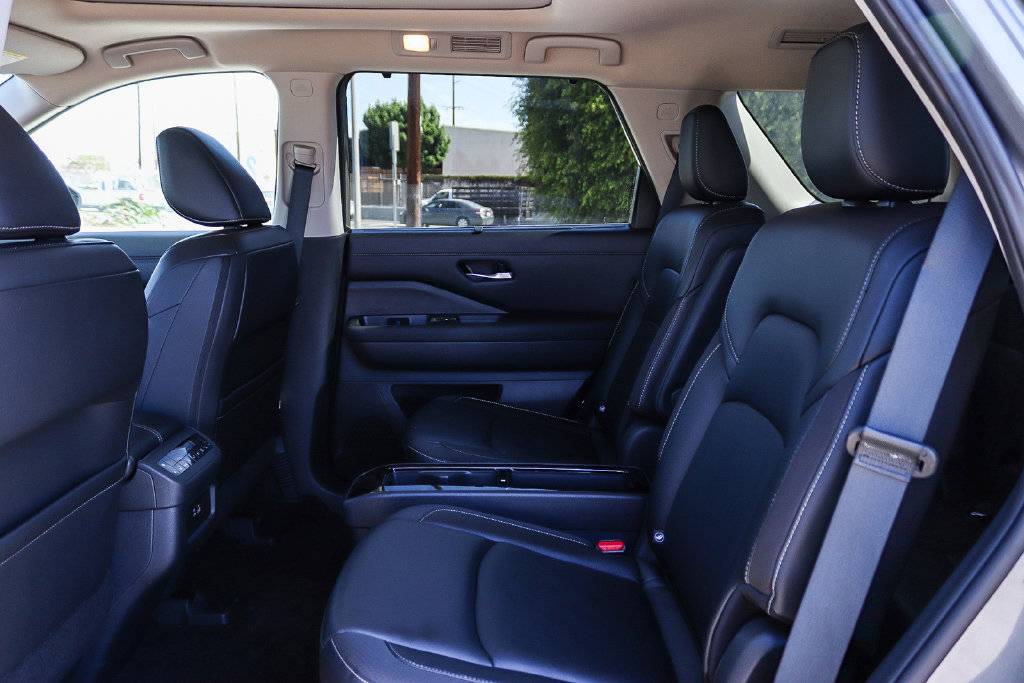 Used 2025 Nissan Pathfinder SL w/ SL Premium Package FWD image 20