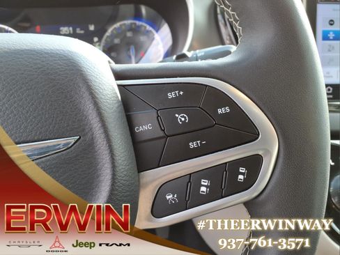 Certified 2024 Chrysler Pacifica Touring-L FWD image 19