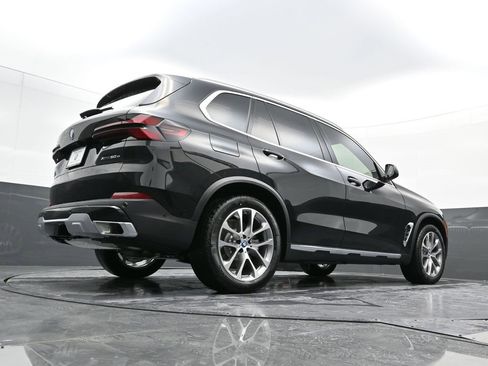 Used 2025 BMW X5 xDrive50e w/ Climate Comfort Package image 30