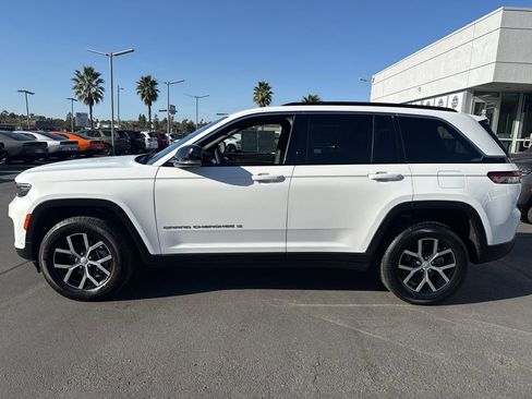 Certified 2024 Jeep Grand Cherokee Limited w/ Luxury Tech Group II image 4