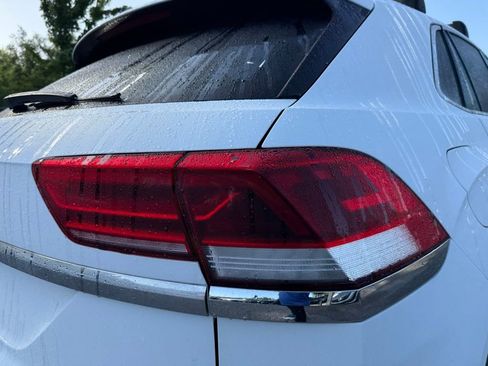 Used 2021 Volkswagen Atlas Cross Sport SEL image 11