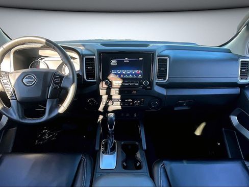 Used 2024 Nissan Frontier SL image 8