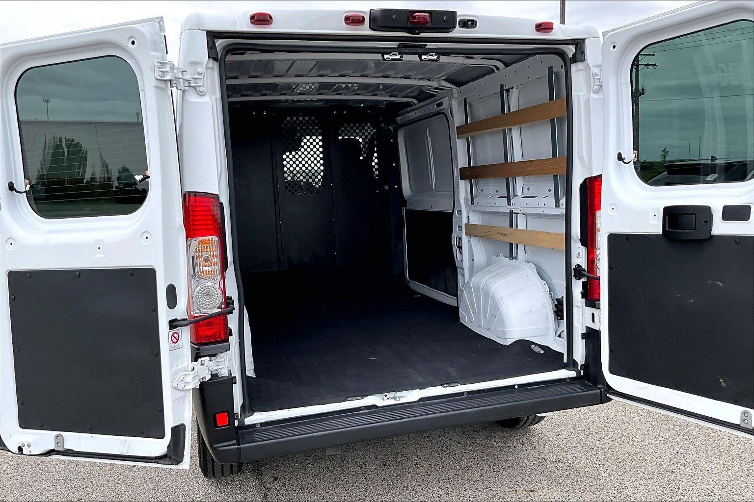 Used 2025 RAM ProMaster 2500 w/ U-Haul Equipment Group FWD image 15
