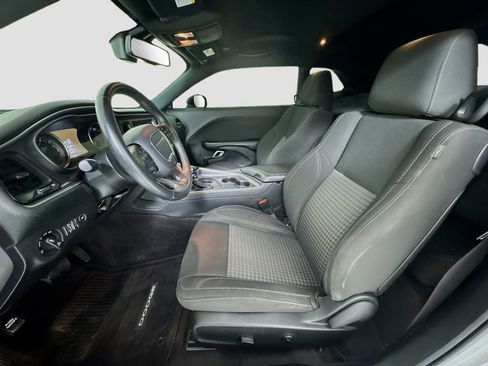 Used 2017 Dodge Challenger R/T RWD image 12