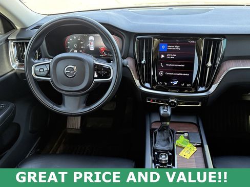 Used 2021 Volvo S60 T5 Momentum w/ Climate Package image 14