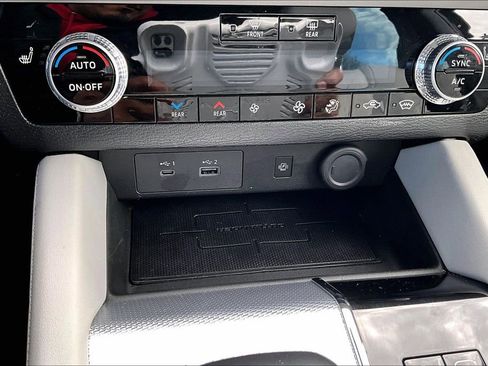 Used 2023 Mitsubishi Outlander SEL AWD/4WD image 32
