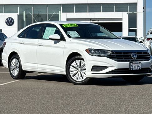 Used 2019 Volkswagen Jetta R-Line FWD image 2
