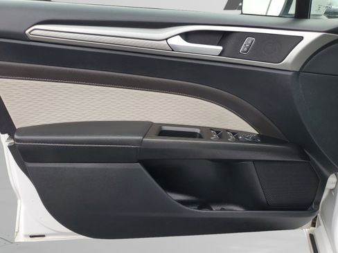 Certified 2019 Ford Fusion SE w/ Equipment Group 151A image 19