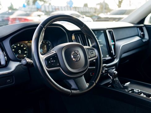 Used 2018 Volvo XC60 T5 Momentum w/ Convenience Package AWD/4WD image 15