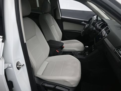 Used 2020 Volkswagen Tiguan SE FWD image 31