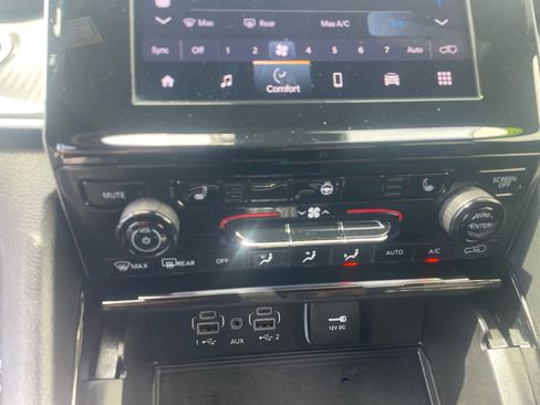 Used 2023 Jeep Grand Cherokee L Laredo AWD/4WD image 17
