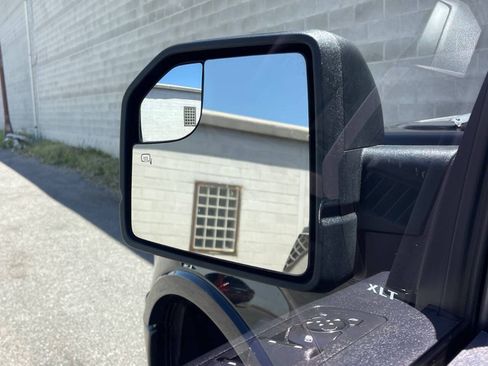 Used 2019 Ford F150 XLT w/ Equipment Group 302A Luxury AWD/4WD image 16