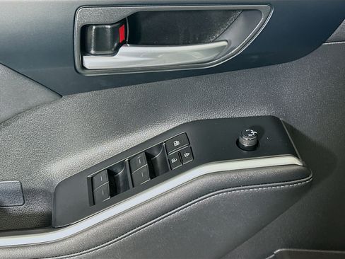 Used 2023 Toyota Highlander XLE FWD image 14