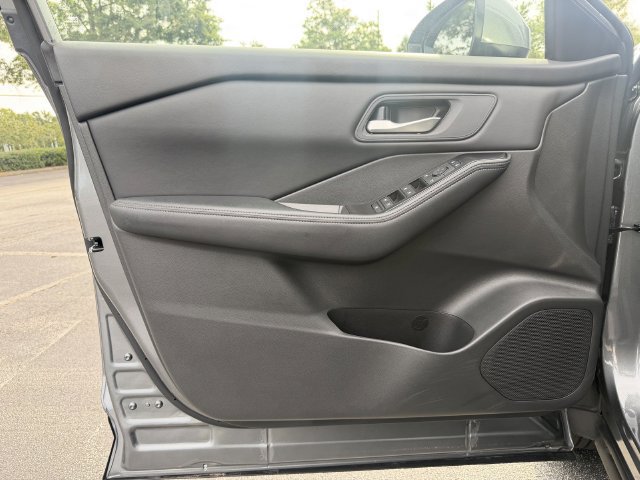 Used 2026 Nissan Rogue SV FWD image 9