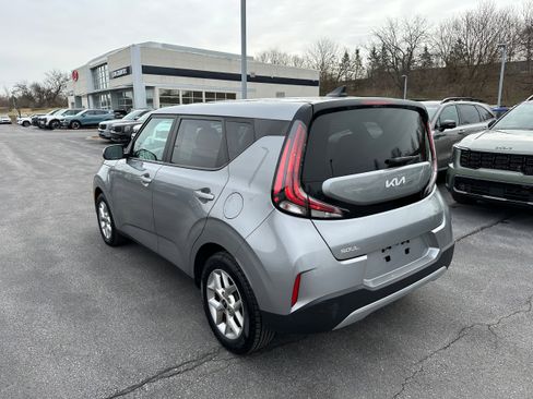 Used 2023 Kia Soul LX w/ LX Technology Package image 7