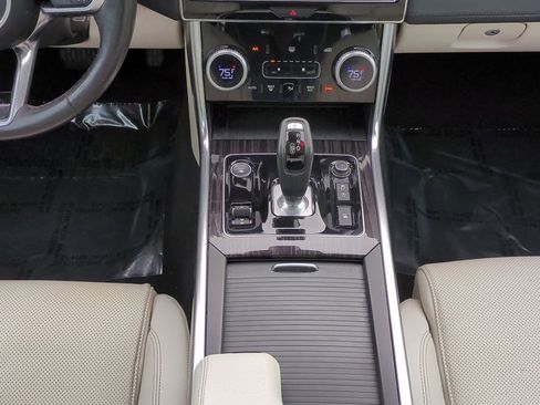 Used 2020 Jaguar XE S image 18