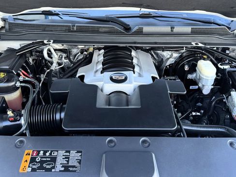 Used 2017 Cadillac Escalade Platinum image 32