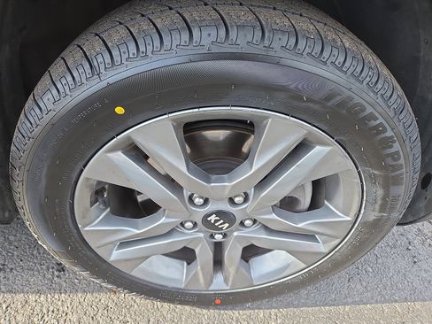 Used 2021 Kia Seltos LX image 9