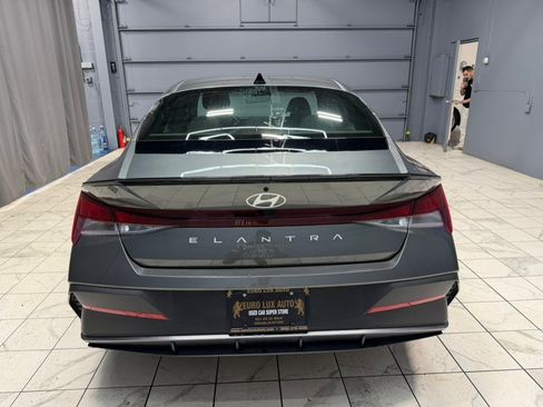 Used 2025 Hyundai Elantra Sport FWD image 7