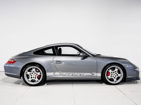 Used 2005 Porsche 911 Carrera S RWD image 2