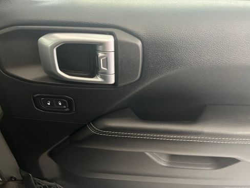 Used 2018 Jeep Wrangler Unlimited Sahara AWD/4WD image 55
