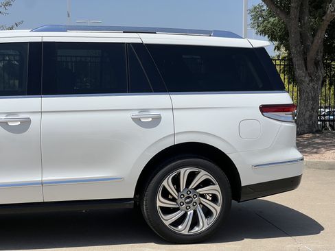 Certified 2023 Lincoln Navigator Reserve RWD image 6