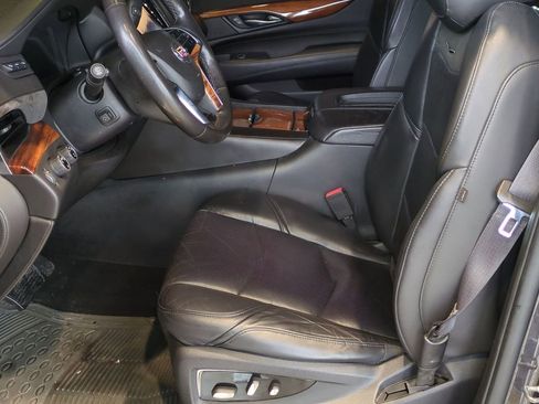 Used 2015 Cadillac Escalade Luxury image 17