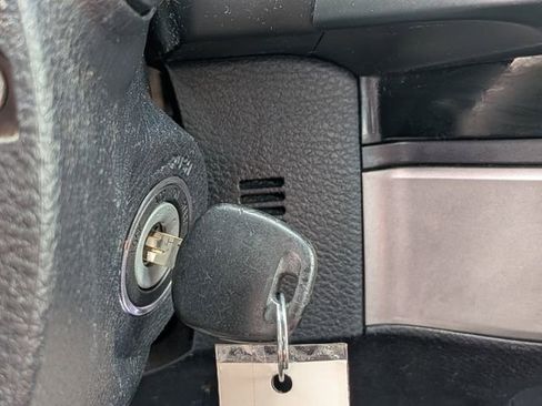 Used 2017 Toyota Tacoma SR image 28