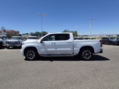Used 2023 Chevrolet Silverado 1500 High Country w/ Technology Package AWD/4WD image 3