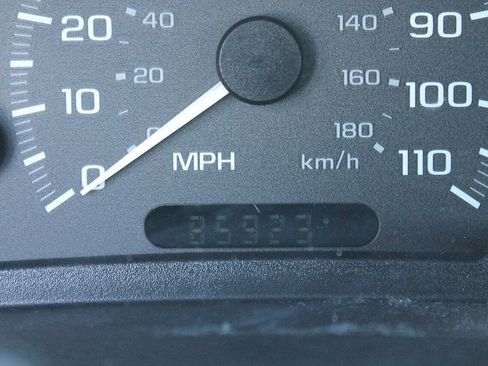 Used 2005 Chevrolet Cavalier Sedan w/ Preferred Equipment Group FWD image 40
