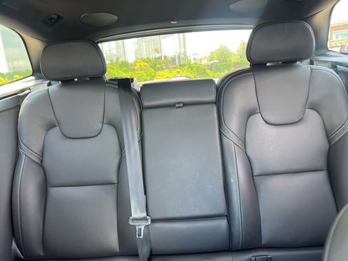 Certified 2024 Volvo XC60 T8 Ultimate w/ Climate Package image 27